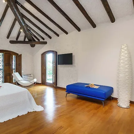 Sleeps 12 Pool Air Con Wifi * Fontane Bianche