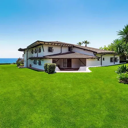 Sleeps 12 Pool Air Con Wifi Villa