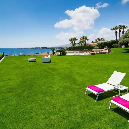 Sleeps 12 Pool Air Con Wifi
