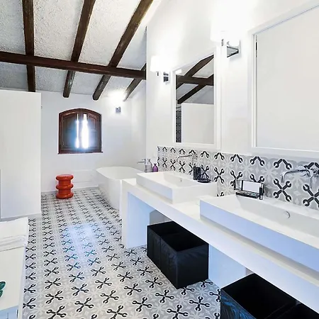 Sleeps 12 Pool Air Con Wifi