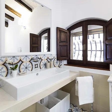 Sleeps 12 Pool Air Con Wifi Fontane Bianche